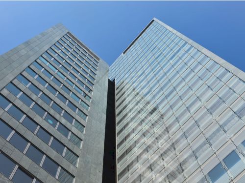 Modesta Real Estate vermittelt neuen Standort im Ares Tower an DBConcepts