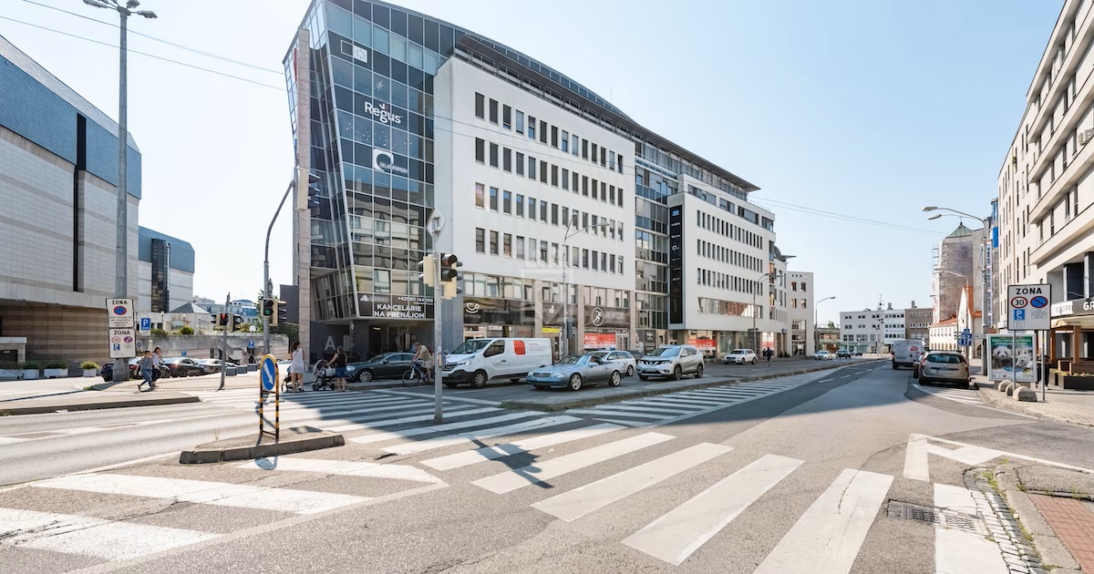 Modesta Real Estate poskytla spoločnosti SLOVAKIA TRAVEL poradenstvo pri prenájme 1.400 m2 kancelárskych priestorov